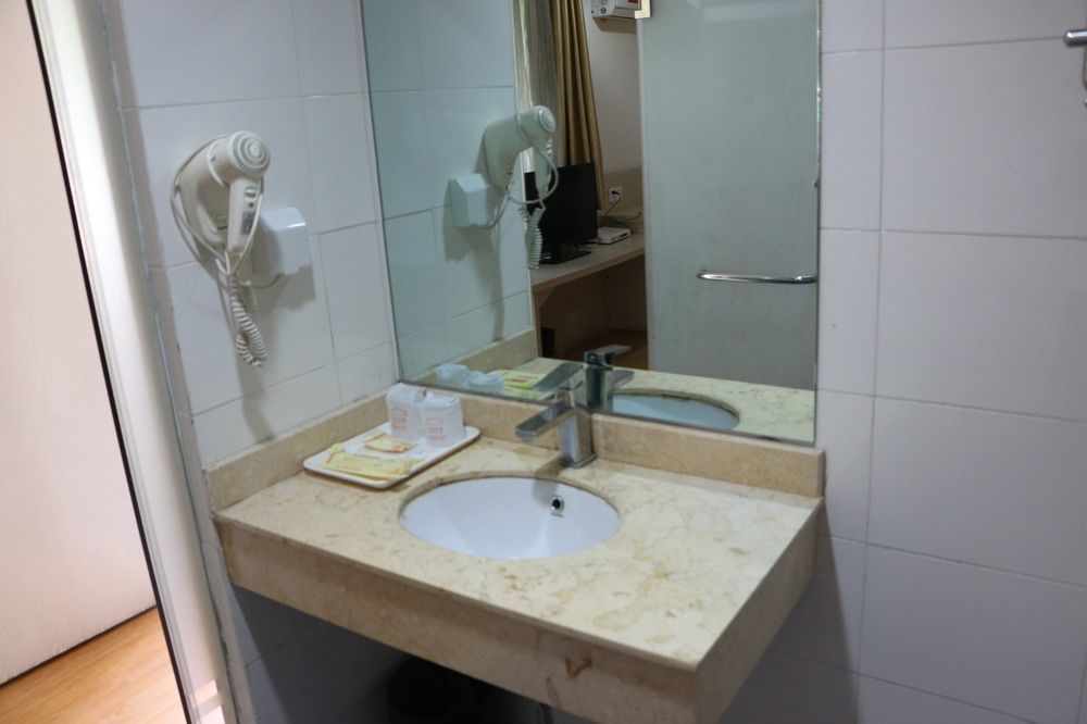 Yixin Business Hotel Guangzhou Exterior photo